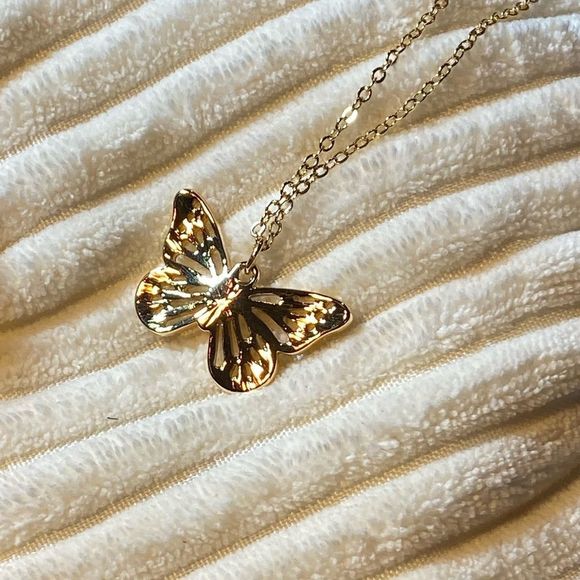 NWT 🦋 HIGH POLISHED GOLD METAL BUTTERFLY LYRIC NECKLACE DAINTY - Picture 5 of 11
